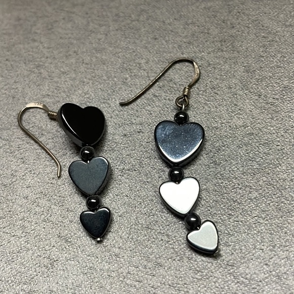 Black Coral heart ❤️ earrings - Picture 2 of 9